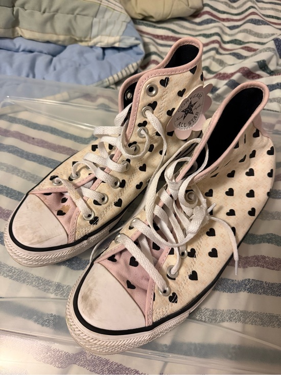 Converse Shoes - Pink & black heart converse